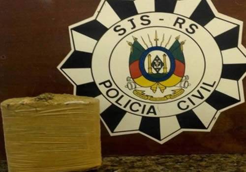 Suspeitos de tráfico de drogas são presos na
Rodoviária de Ijuí - foto 4