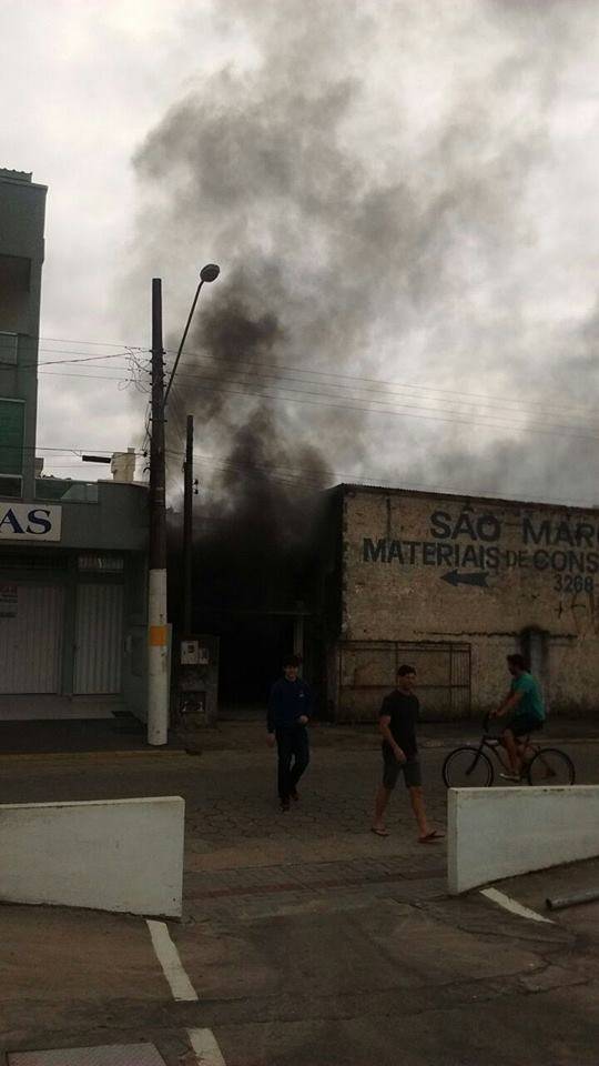 Oficina pega fogo em Itapema - foto 4