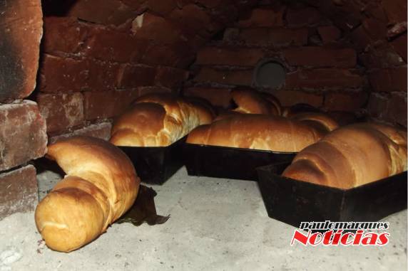 No stand da Emater na EXPOFEIRA, teve degustação de pão caseiro feito no forno - foto 2