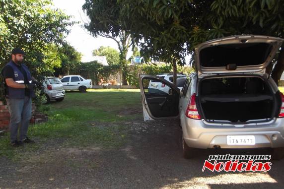 Veículos usados por assaltante foram localizados e são periciados pelo IGP, na DP de Três de Maio - foto 4
