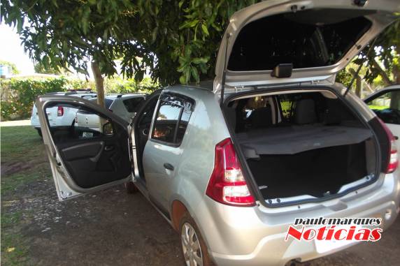 Veículos usados por assaltante foram localizados e são periciados pelo IGP, na DP de Três de Maio - foto 3
