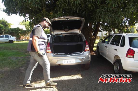 Veículos usados por assaltante foram localizados e são periciados pelo IGP, na DP de Três de Maio - foto 5