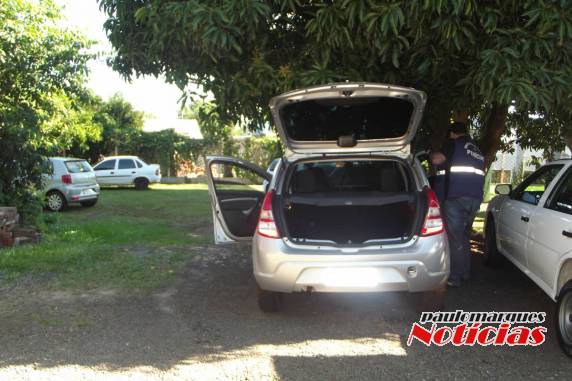Veículos usados por assaltante foram localizados e são periciados pelo IGP, na DP de Três de Maio - foto 6