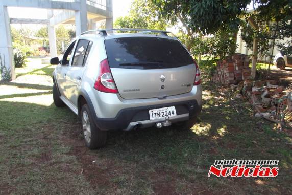 Veículos usados por assaltante foram localizados e são periciados pelo IGP, na DP de Três de Maio - foto 7