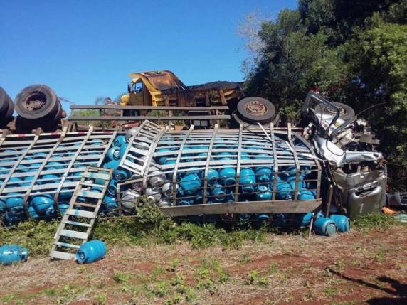 Acidente deixa uma pessoa morta e quatro feridos na ERS 342 nesta quarta-feira - foto 3