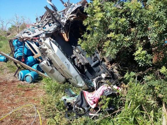 Acidente deixa uma pessoa morta e quatro feridos na ERS 342 nesta quarta-feira - foto 4