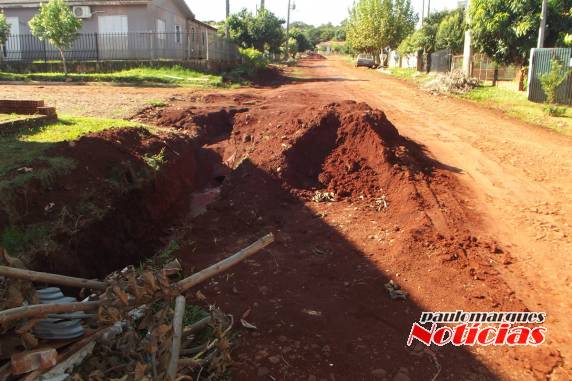 Atrasos nos repasses de verbas do GF paralisam algumas obras de calçamento em Três de Maio - foto 7