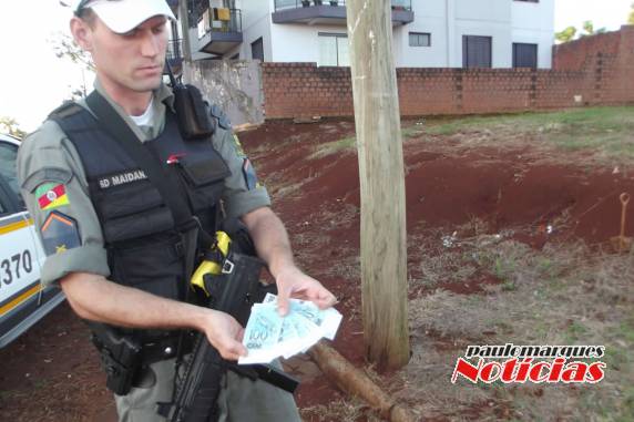 Jovem é preso pela Brigada Militar de Três de Maio com
R$ 600,00 em notas falsas - foto 2