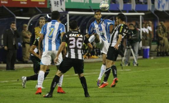Leão da Ilha faz 1 a 0 com gol 

de Anderson Lopes e pode até empatar no Orlando Scarpelli, na próxima quarta-feira, para avançar à terceira fase da competição