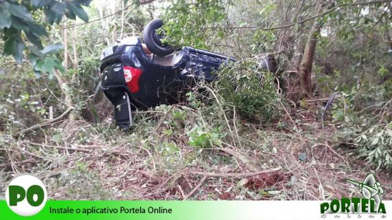 Carro colide, arranca
árvore e motorista sofre apenas arranhões na RSC 472 - foto 3