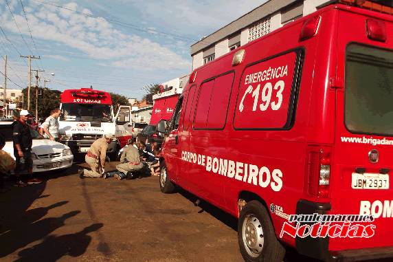 Ciclista fica ferida
depois de colidir com automóvel no centro de Três de Maio - foto 2