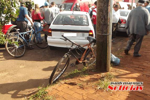 Ciclista fica ferida
depois de colidir com automóvel no centro de Três de Maio - foto 3