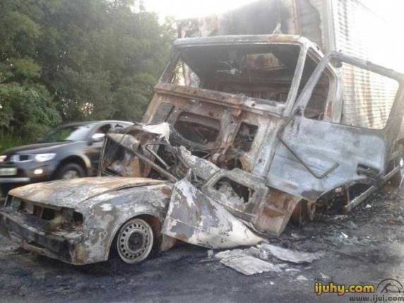 Seis pessoas morrem em acidente entre carro e caminhão em Triunfo - foto 4