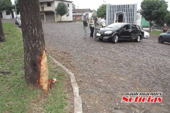 Motorista foge do local de acidente que deixou três jovens feridos em Boa Vista
do Buricá - foto 6