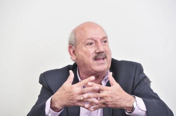 Senador passou mal em casa após o 

almoço do Dia das Mães