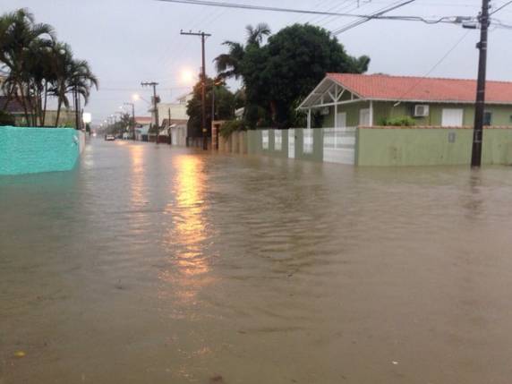 Chuva provoca alagamentos em cidades do sul de Santa Catarina - foto 3