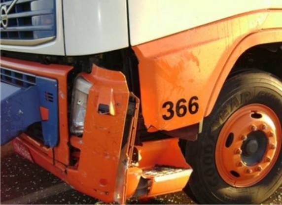Acidente entre carreta e carro deixa motorista gravemente ferido em Ijuí - foto 2