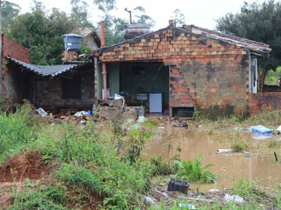 Em seis horas, choveu o esperado para um mês, afirma prefeito interino