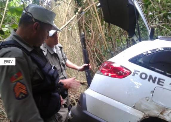Homem foge com viatura da BM e capota carro em Vista Alegre - foto 2