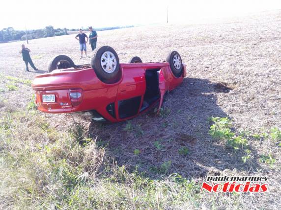 Saída de pista deixa
motorista ferido na ERS 342 em Três de Maio - foto 5