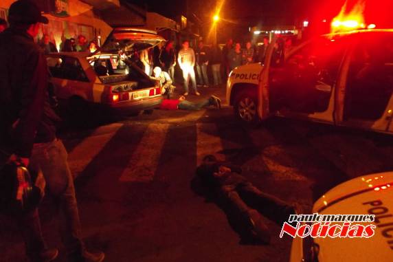 Policiais do POE/BM prenderam três jovens depois de uma perseguição pelas ruas de Três de Maio - foto 2