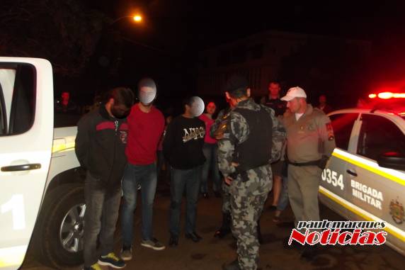 Policiais do POE/BM prenderam três jovens depois de uma perseguição pelas ruas de Três de Maio - foto 5