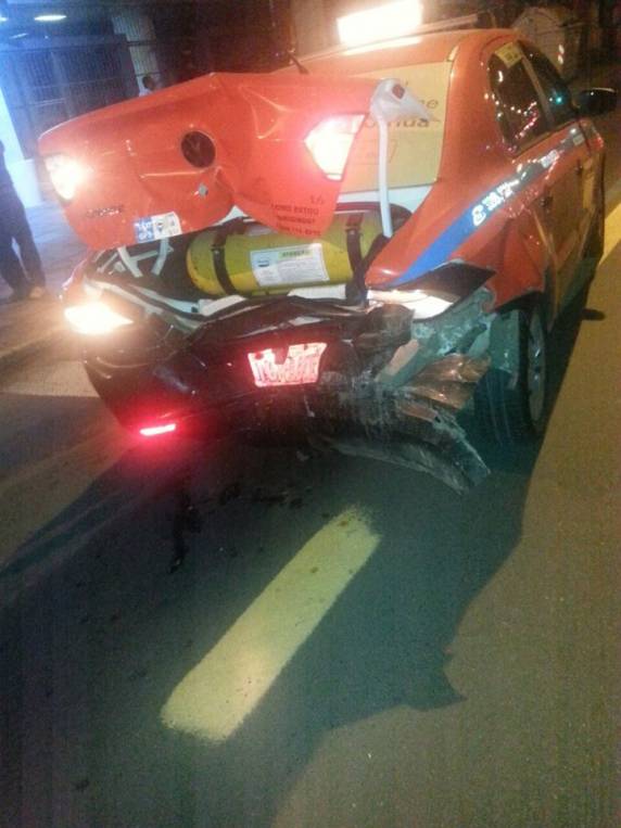 Perseguição policial termina em acidente em Porto Alegre - foto 3