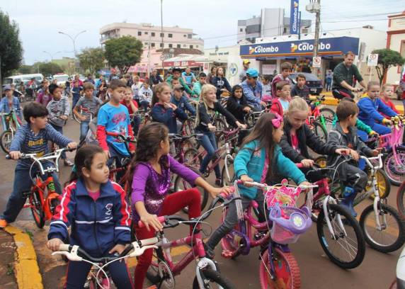 Sábado foi de festa para comemorar os 60 anos de Três de Maio - foto 3