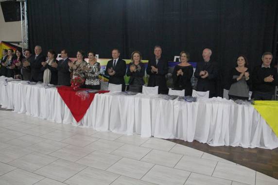 Noite de homenagens no Baile dos 60 Anos de Três de Maio - foto 3
