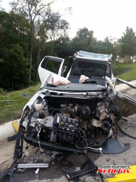 Tentativa de ultrapassagem termina em colisão frontal com vítima grave em Itaiópolis/SC, na BR 116 - foto 2