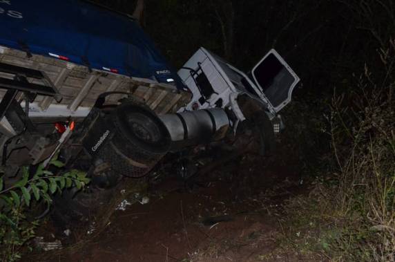 Jovem de 20 anos morre em colisão de automóvel com carreta na noite de ontem na BR 285 - foto 5