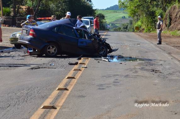 Grave acidente faz vítima na ERS 404 - foto 2