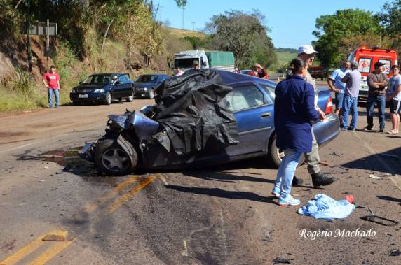 Grave acidente faz vítima na ERS 404 - foto 7