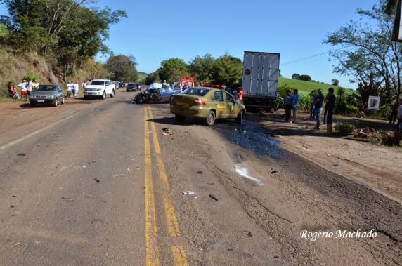 Grave acidente faz vítima na ERS 404 - foto 5