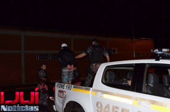 POE de Ijuí prende casal com 2,8 kg de maconha - foto 4