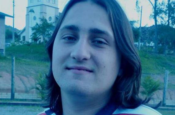Jovem morre em acidente de trânsito na avenida Santos Dumont, em Joinville - foto 2