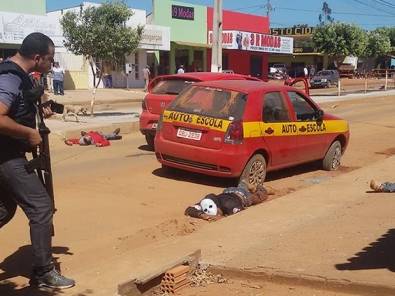 No Estado do Mato Grosso Policiais impedem assalto a
banco e matam bandidos - foto 7