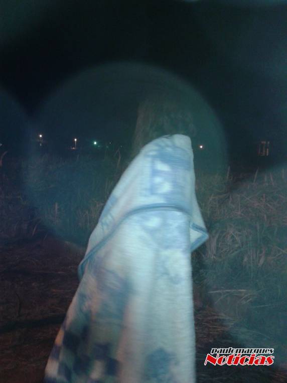 Jovem misteriosa circulou pelas ruas
de Três de Maio enrolada em um cobertor - foto 4