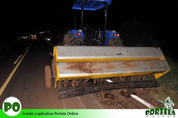 Carro colide em trator e deixa três mortos
na RSC-472 - foto 2