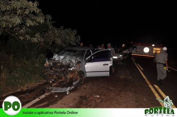 Carro colide em trator e deixa três mortos
na RSC-472 - foto 4