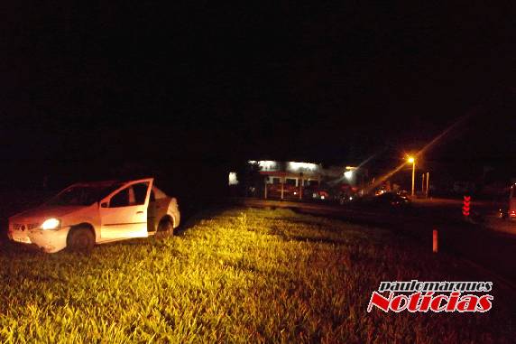 Motorista fica ferido depois de subir com veículo no trevo da BR
472 em Três de Maio - foto 2
