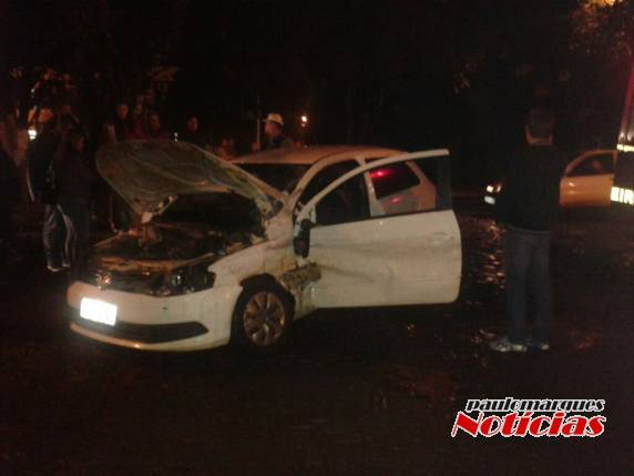 Condutora de um automóvel fica ferida em colisão com ônibus em Três de Maio - foto 5