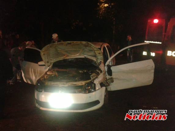 Condutora de um automóvel fica ferida em colisão com ônibus em Três de Maio - foto 4