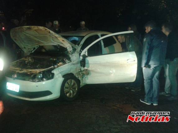 Condutora de um automóvel fica ferida em colisão com ônibus em Três de Maio - foto 3