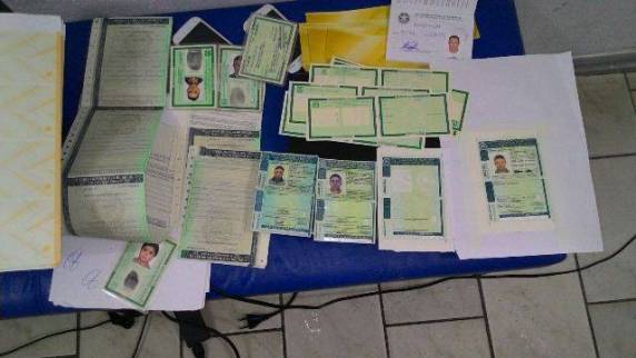Polícia Militar de Itapema prende quadrilha de falsificação de documentos públicos - foto 2
