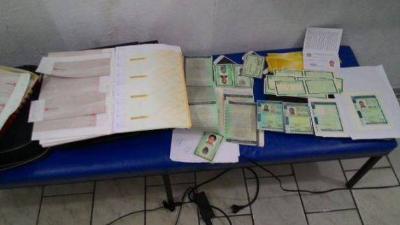Polícia Militar de Itapema prende quadrilha de falsificação de documentos públicos - foto 3
