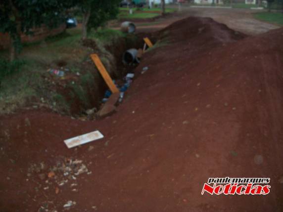 Moradores da rua Margarida
querem o calçamento no local - foto 4