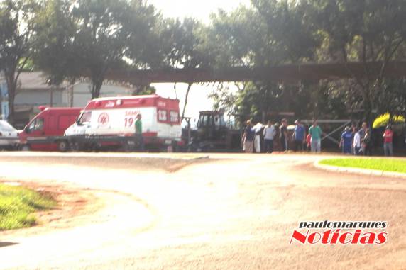 Caminhonete tomba depois de colisão com automóvel no trevo em Três de Maio - foto 2