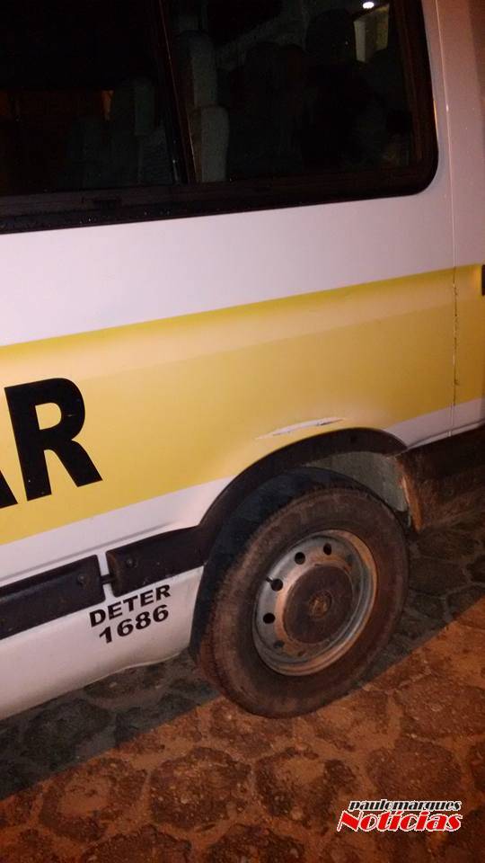 Motorista bate em dois veículos estacionados na rua 302 na Meia Praia - foto 2