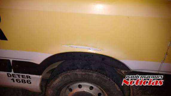 Motorista bate em dois veículos estacionados na rua 302 na Meia Praia - foto 3